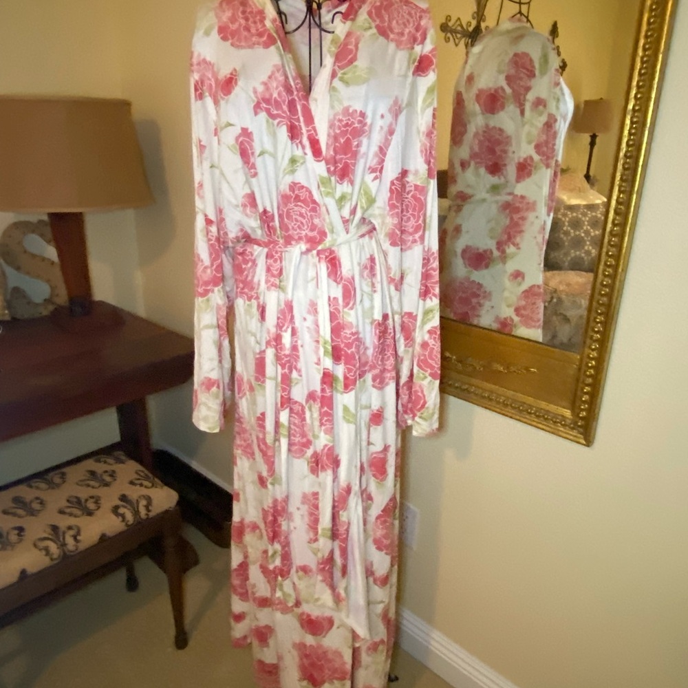 Floral Pink and White Women's robe!